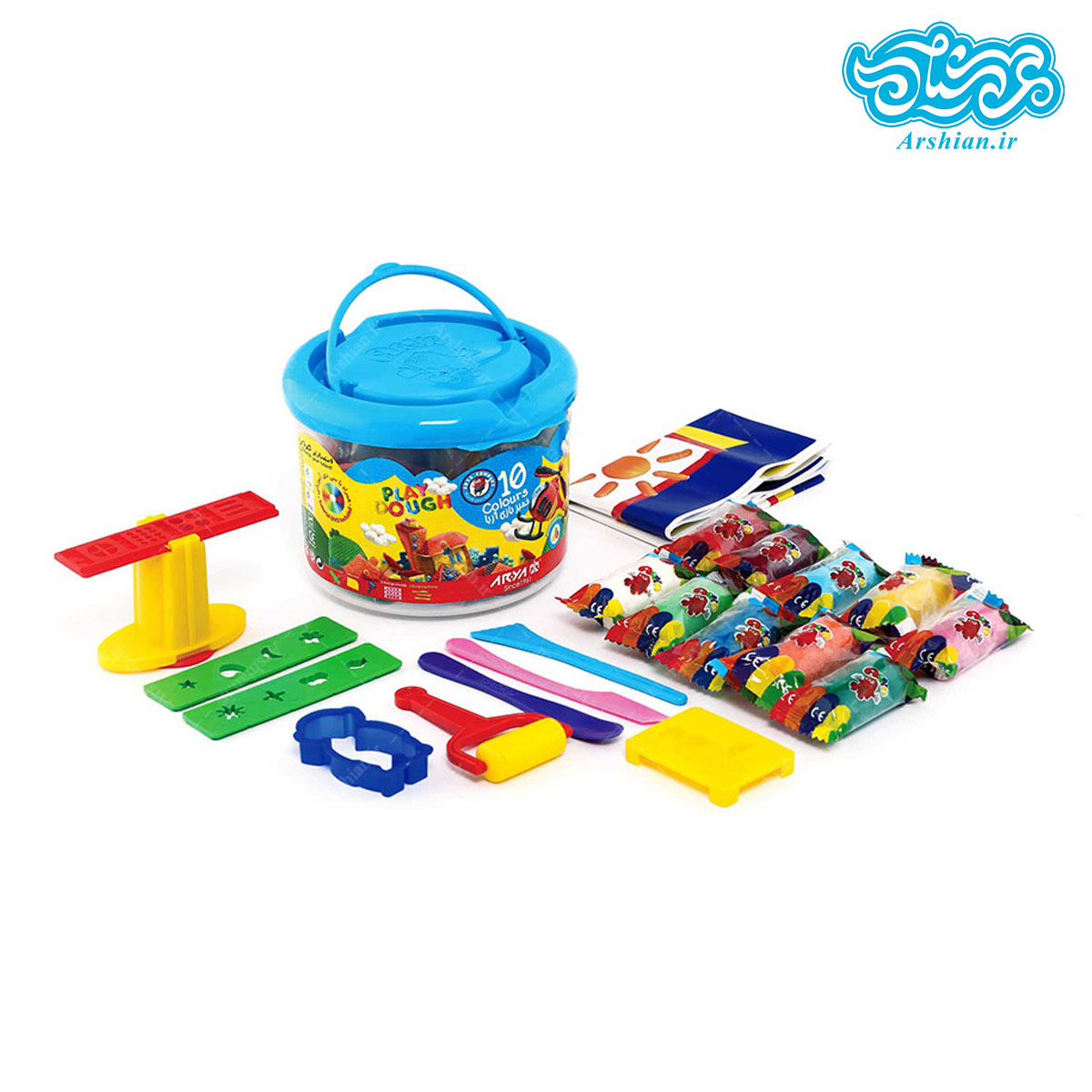 خمیر بازی سطلی ۱۰ رنگ آریا، شامل ۱۰ رنگ خمیر ۲۲ گرمی، ۳ عدد ابزار پلاستیکی، ۲ عدد قالب، ۳ عدد شابلون، وردنه کوچک، ۳ عدد شابلون، سفره، ۱ حلقه CD آموزشی خلاقیت با محصولات آریا، ۱ عدد قیف فشاری جهت فرم دهی خمیر توسط سه شابلون با ۱۲ طرح مختلف می باشد. این خمیر بازی با هدف افزایش میزان خلاقیت کودکان طراحی شده و حتی در محیط باز هم خشک نمی شود.