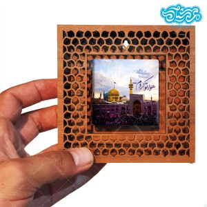 قاب کاشی دور مشبک با طرح گنبد و بارگاه امام رضا علیه السلام کد r113