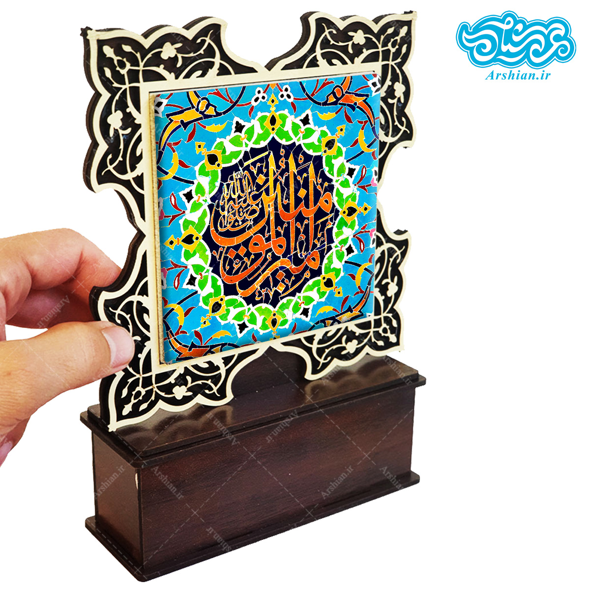 تندیس کاشی با طرح امیرالمومنین با قاب چوبی کد tal101