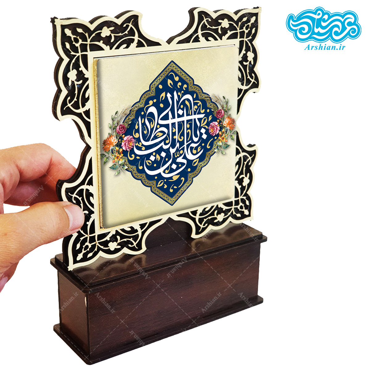 تندیس کاشی با طرح یا علی بن ابیطالب با قاب چوبی کد tal105