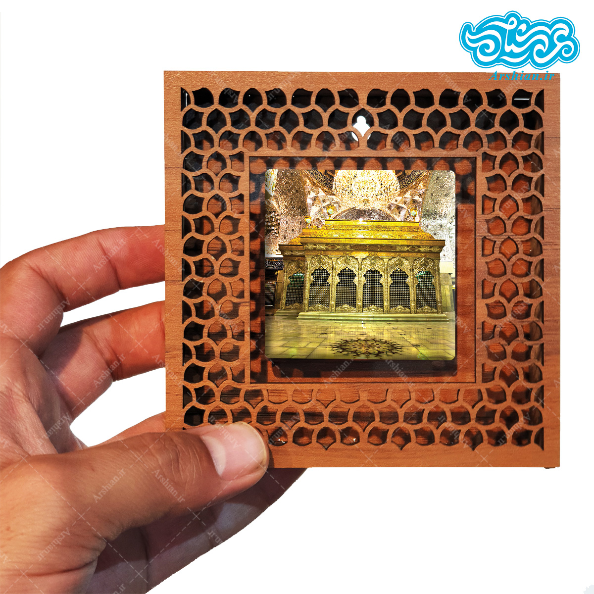 قاب کاشی دور مشبک با طرح ضریح امام حسین(ع) کد h509