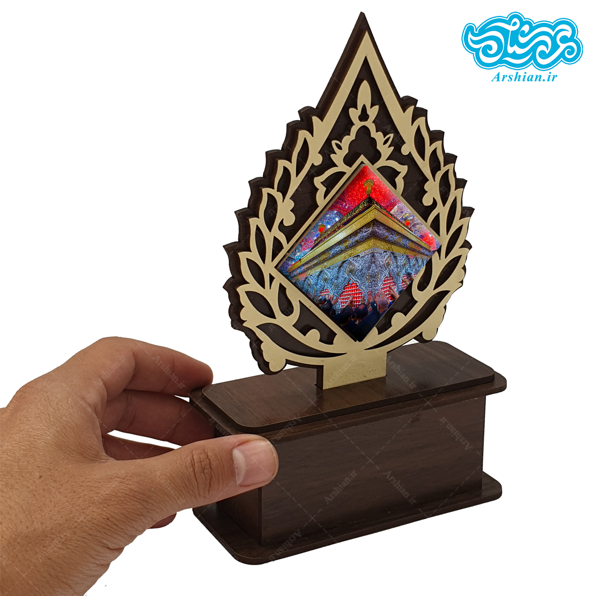 تندیس کاشی با طرح ضریح امام حسین (ع) با قاب چوبی کد th501