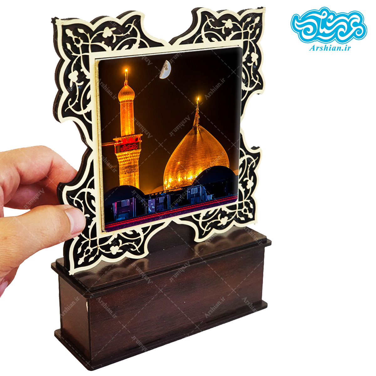 تندیس کاشی با طرح گنبد امام حسین(ع) با قاب چوبی کد th516