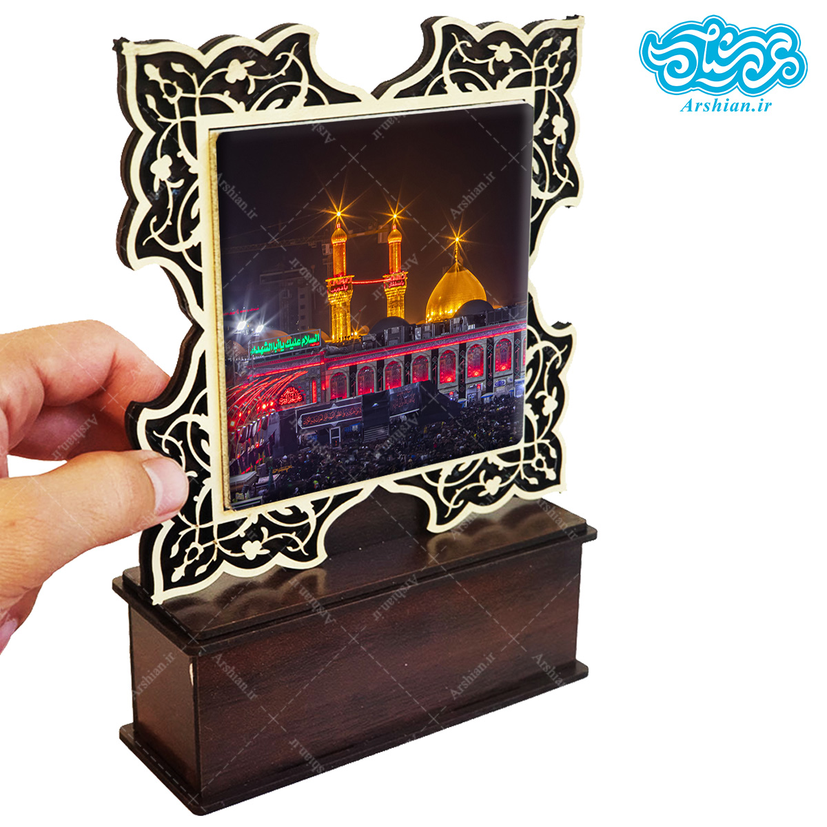 تندیس کاشی با طرح گنبد امام حسین(ع) با قاب چوبی کد th521
