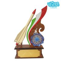 تندیس چوبی موشک با بشقاب مینا کد 021