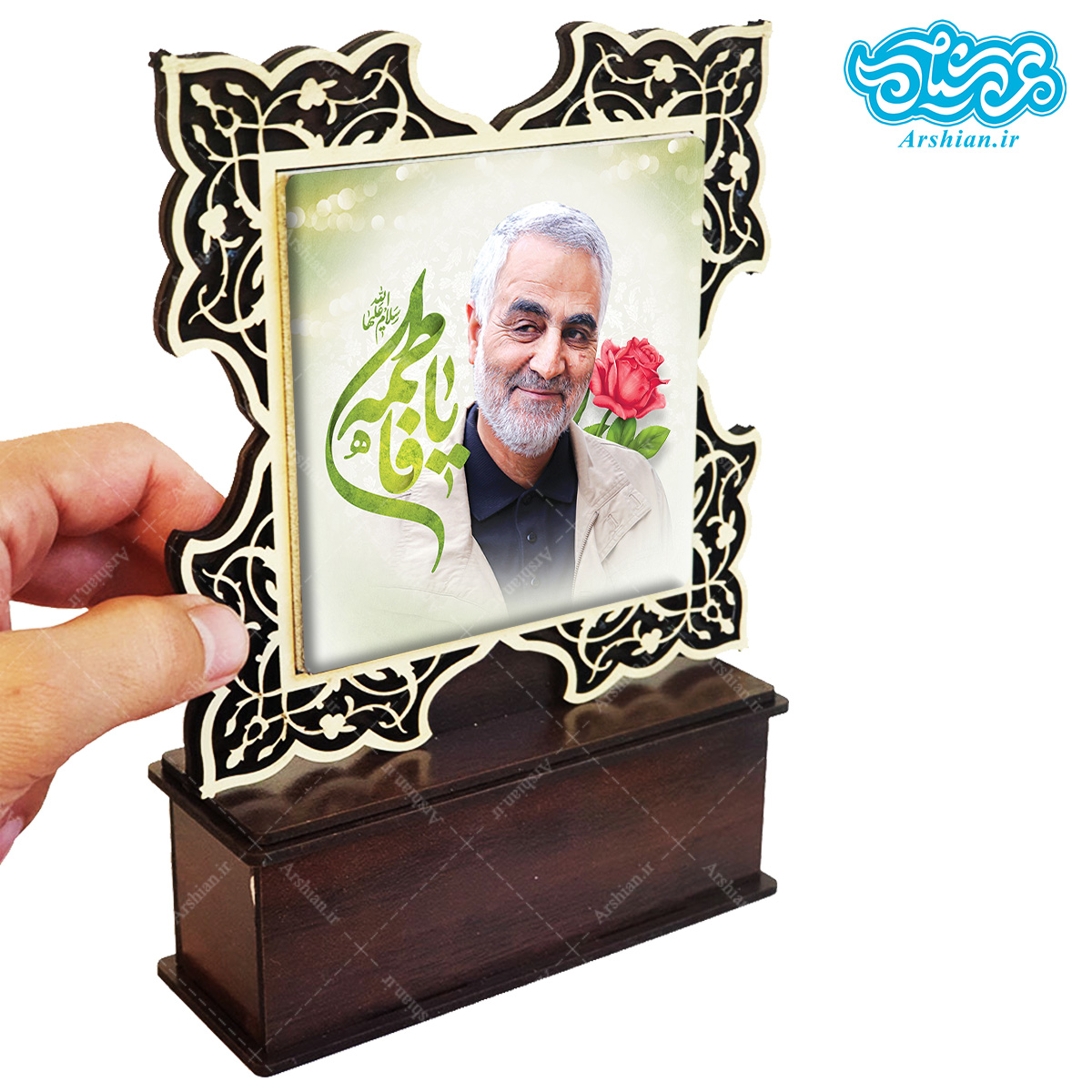 تندیس کاشی با طرح حاج قاسم سلیمانی و ذکر یافاطمه با قاب چوبی کد tf312