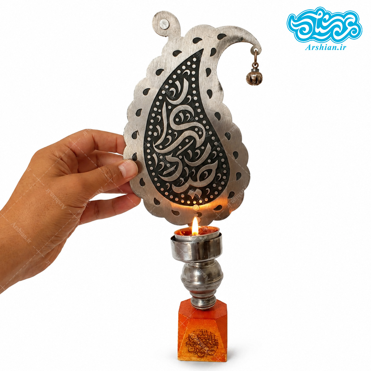 تندیس فلزی بته جقه و شمع باطرح حیدر کرار با پایه چوبی
